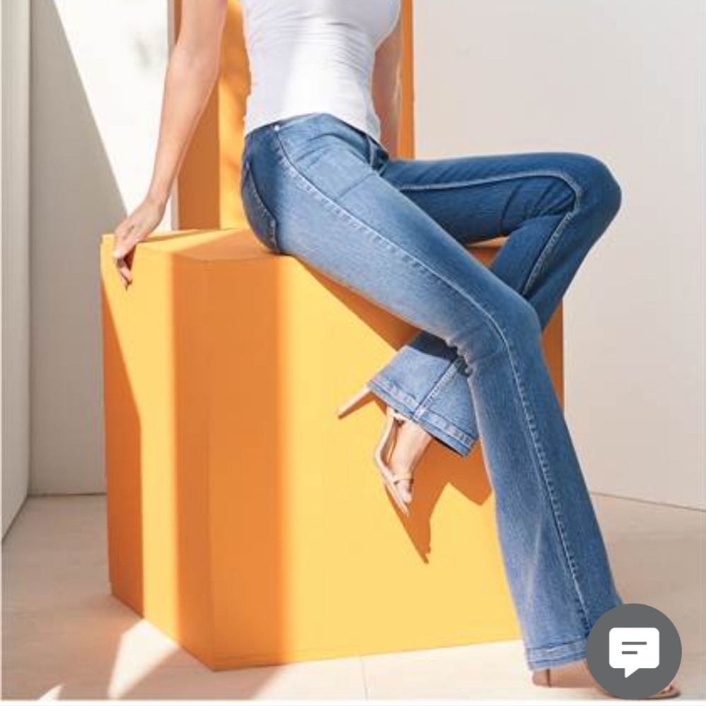 Women's Venus Goddess fit jeans NWT